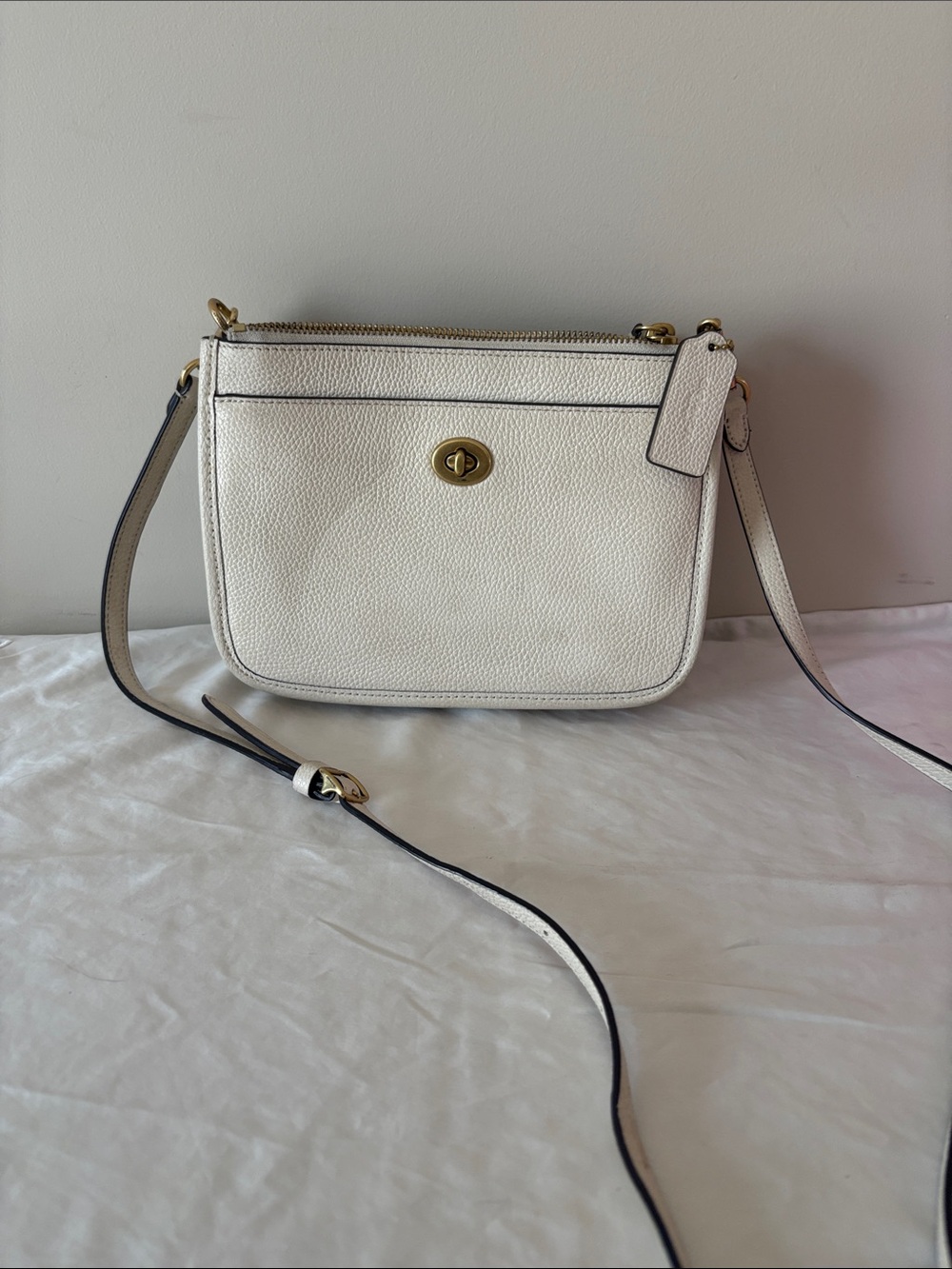 EUC - Coach Chalk Pebbled Leather Turnlock Crossbody Bag
